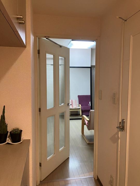 玄関 - 渋谷８分オートロックマンション} - ルームシェアルームメイト