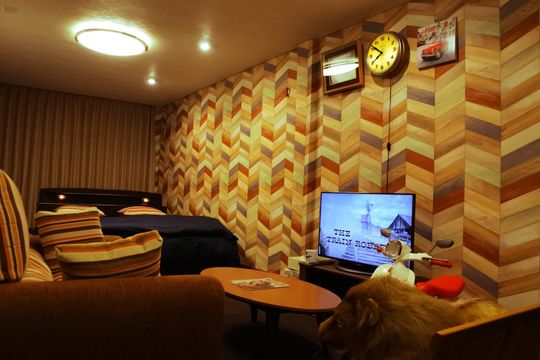 個室 - 自宅個室をお貸しします。} - ルームシェアルームメイト