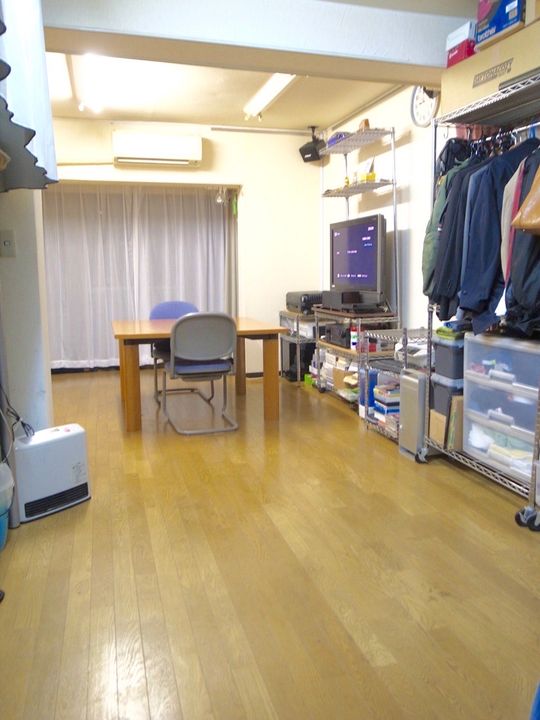 リビング - 初期費用０円！ 渋谷区 千駄ヶ谷駅 国立競技場駅 徒歩3分‼︎ 閑静な人気エリア} - ルームシェアルームメイト