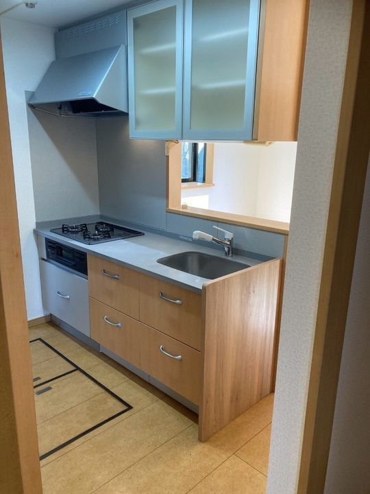 その他 - 全３室で全３名の女性専用シェアハウスで家電がそろっています。ハイグレードな戸建。初月フリーレント。買物至便、近隣に大学が混在して学生さんにはぴったりです。} - ルームシェアルームメイト