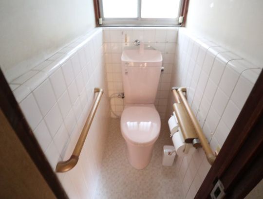 トイレ - 大阪・京都へ30分！新規シェアハウス第1号の住人さん募集} - ルームシェアルームメイト