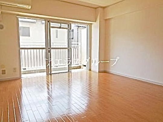 個室 - 西武新宿線下井草駅3分、女性限定広々9畳個室!} - ルームシェアルームメイト