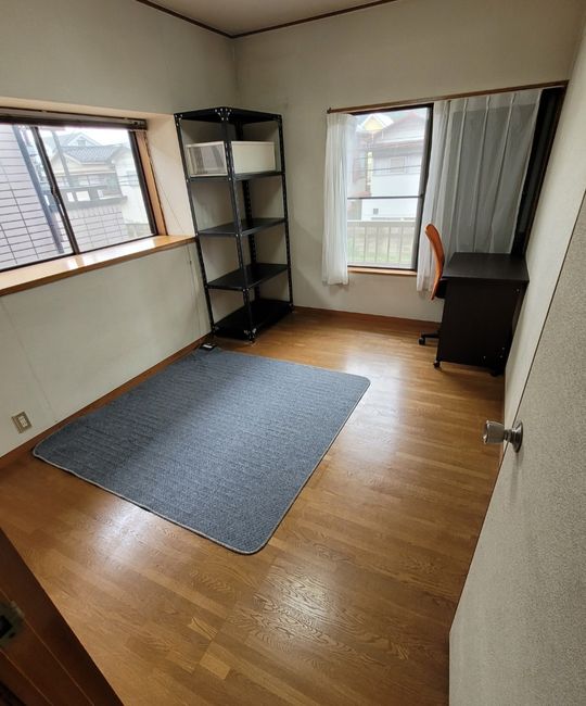 個室 - 京王線南平駅から徒歩7分 激安ストレージ(駐車場付)} - ルームシェアルームメイト