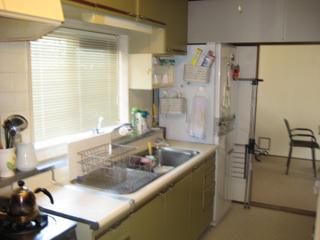 キッチン - 閑静な住宅街　庭付きの綺麗な一戸建て（2階）} - ルームシェアルームメイト