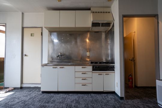 キッチン - 【1ヶ月フリーレントキャンペーン中】【審査なし】武蔵新城駅徒歩2分！渋谷まで30分！格安個室！} - ルームシェアルームメイト