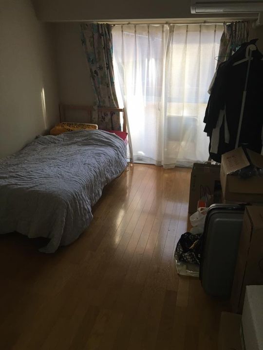 個室 - 新宿御苑前２dkルームメイト募集} - ルームシェアルームメイト