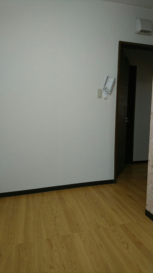 個室 - ★〜王子駅から徒歩8分、線路沿いを歩けばシェアハウスです〜} - ルームシェアルームメイト