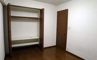 個室 - 【即入可】京急川崎駅から徒歩5分　jr川崎駅から徒歩10分　ルームシェアメイトを募集します。} - ルームシェアルームメイト