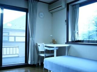 個室 - 中央線沿線でゆったりシェア　被災者割引あります} - ルームシェアルームメイト