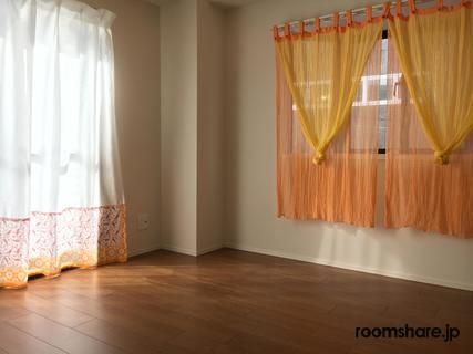 個室 - 横浜まで10分　女性専用　猫と暮らす　DIY可のシェアメイト募集　ペット応相談} - ルームシェアルームメイト