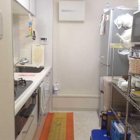 キッチン - 東上線・有楽町線・副都心線、３線始発駅和光市駅から徒歩１０分！３LDKの１部屋専有可能！} - ルームシェアルームメイト