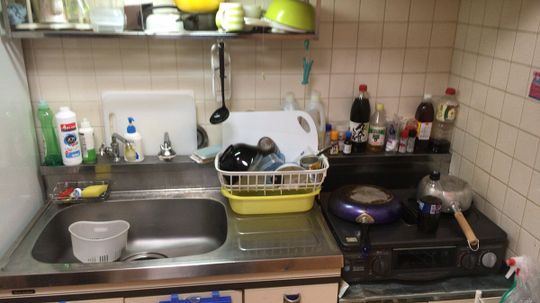 キッチン - 〜山手線と千代田線が最寄駅、オートロックのシェアハウスです〜} - ルームシェアルームメイト