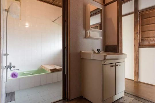 風呂 - 海の近くの古民家です。海まで徒歩５分。} - ルームシェアルームメイト