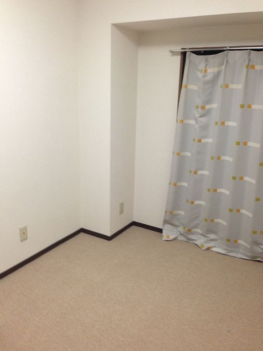 個室 - 東京都内で、洋室個室空いてます。} - ルームシェアルームメイト