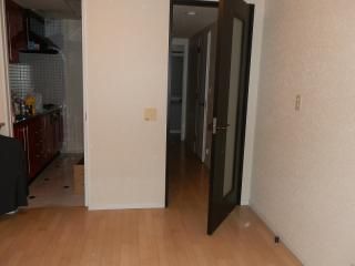 キッチン - 西麻布人気のデザイナーズマンション} - ルームシェアルームメイト