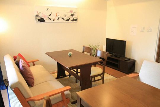 リビング - ★オープニングキャンペーン実施中★初月費用半額！！蒲田駅徒歩3分！！完全個室（ベット、クローゼット付き）シェアハウス} - ルームシェアルームメイト