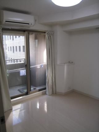 個室 - 茅場町徒歩3～5分　銀座、大手町、秋葉原至近　好立地} - ルームシェアルームメイト