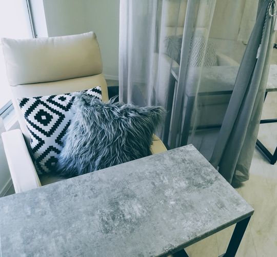 リビング - 表参道、原宿が最寄り駅♪荷物置き場、夜間使用したい方。30平米あります。} - ルームシェアルームメイト