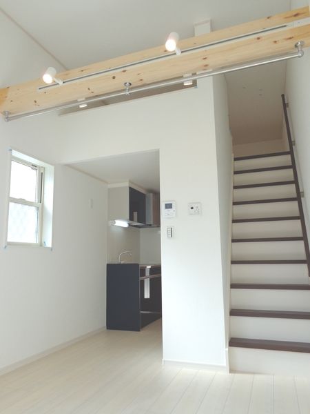 キッチン - 新子安 子安 初期費用0円 家賃2万～ 相談} - ルームシェアルームメイト