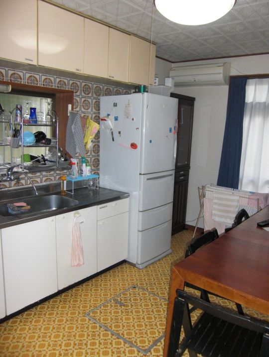 キッチン - バイク駐輪可 西東京市 ひばりヶ丘駅 徒歩約12分　完全個室、鍵、エアコン付!} - ルームシェアルームメイト