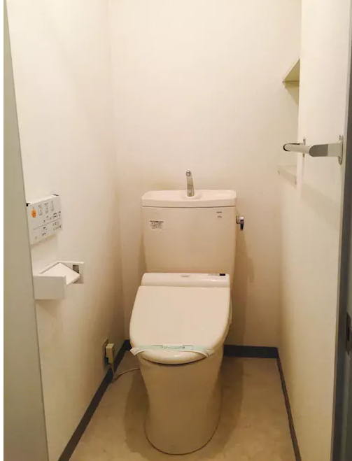 トイレ - 1泊1500円(個室) 二子玉川/徒歩6分  9/13～9/18日入居可能な方のみ、短期1.5ヶ月入居可能な方 【女性限定】} - ルームシェアルームメイト