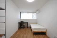 個室 - ★☆シェアハウスに興味のある方に朗報です☆★} - ルームシェアルームメイト