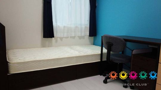 個室 - 男性専用シェアハウス、住みやすい環境で素敵なシェアライフ☆} - ルームシェアルームメイト