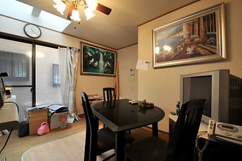 ダイニング - 女性専用！全室個室/プライベートが完全に確保できる個室での新生活♪} - ルームシェアルームメイト