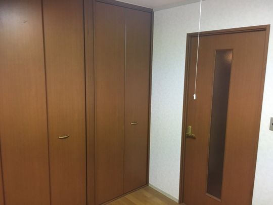 個室 - 【●6畳個室●家具　ベッド　デスク、家電等備え付け、収納大●女性限定●】} - ルームシェアルームメイト