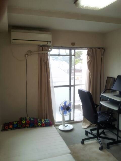 個室 - 個室30000円！バルコニーつき。} - ルームシェアルームメイト