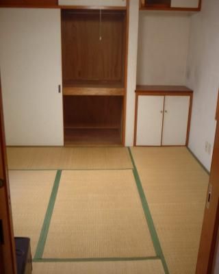 個室 - 山手線・西日暮里8min from nishinippori on jr line 52,000yen/month} - ルームシェアルームメイト