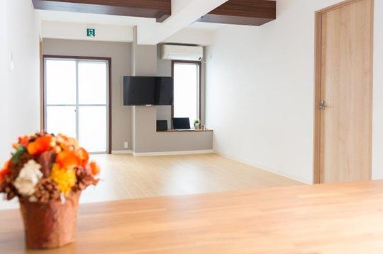 ダイニング - 【女性限定】新宿まで10分!12月にOPENしたばかりのお洒落なルームシェア} - ルームシェアルームメイト