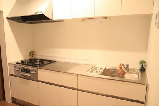 キッチン - ★オープニングキャンペーン実施中★初月費用半額！！蒲田駅徒歩3分！！完全個室（ベット、クローゼット付き）シェアハウス} - ルームシェアルームメイト