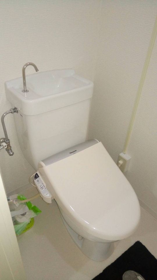 トイレ - 【池袋徒歩7分！】短期シェアハウス！！！} - ルームシェアルームメイト