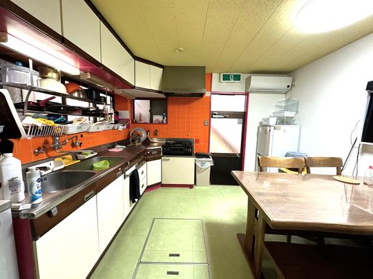 リビング - 東新宿駅徒歩５分・新宿３丁目駅徒歩10分の女性専用のシェアハウスです。} - ルームシェアルームメイト