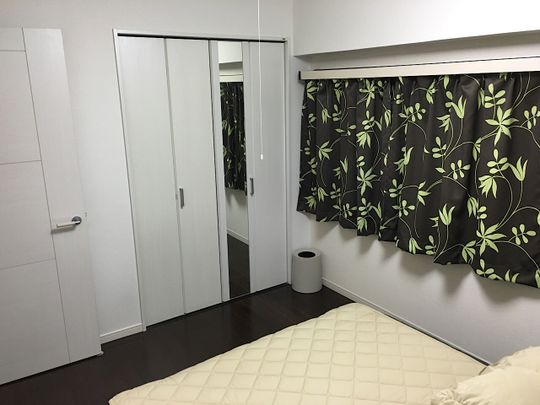 個室 - 新宿区 綺麗なマンションです。3DKの一部屋をお貸しします。最寄駅徒歩3分。(光熱費込60000円)} - ルームシェアルームメイト