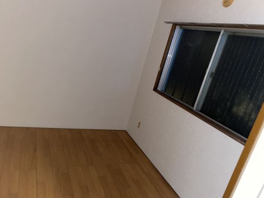 個室 - JR中央線国立駅から徒歩15分 洋室4.5畳貸します} - ルームシェアルームメイト