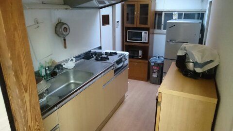 キッチン - サーファー天国　江の島腰越} - ルームシェアルームメイト