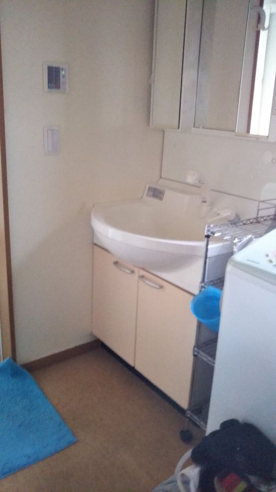 シャワー - 空き部屋お貸しします} - ルームシェアルームメイト