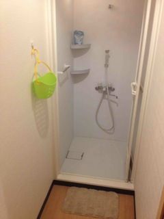 シャワー - ★〜最寄り駅まで歩いて9分、荒川区のシェアハウスです〜} - ルームシェアルームメイト