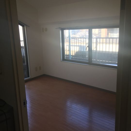 個室 - ルームシェア様募集　8畳個室(フローリング)+収納アリ} - ルームシェアルームメイト