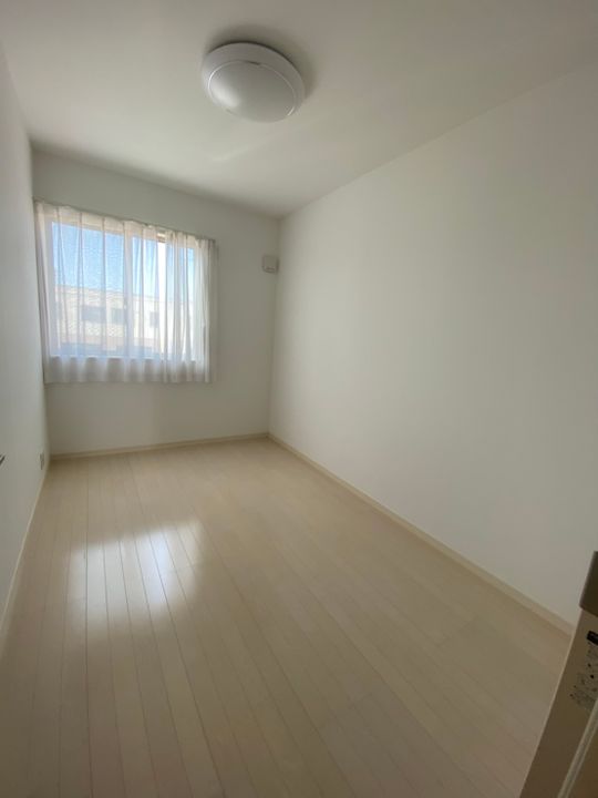 個室 - 3ldk築15年以内　2名様単位でも可能。} - ルームシェアルームメイト