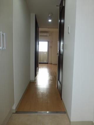 玄関 - ペット飼育可能！ハイグレードマンション！（●＾o＾●）} - ルームシェアルームメイト