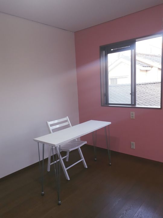 個室 - 一軒家。大学生の自分と二人でシェアする方。} - ルームシェアルームメイト