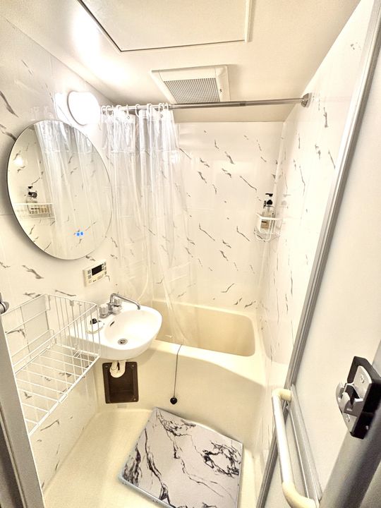 シャワー - 【女性専用】北上尾駅徒歩5分  家具家電付き　現在全部屋空きのためお友達と一緒にお申込み可能です！} - ルームシェアルームメイト