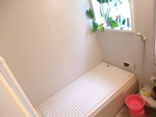 キッチン - 広々一軒家+ネコ★女性1名を募集しています(全員女性)} - ルームシェアルームメイト