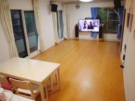 リビング - 【大船駅 徒歩約15分】個室2.9万円【美大予備校・鎌倉女子大学至近】} - ルームシェアルームメイト