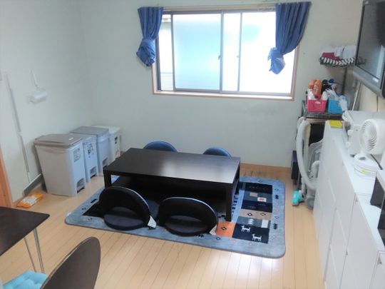 リビング - 地下鉄千川駅（有楽町線・副都心線）徒歩10分の好立地！格安個室の快適物件} - ルームシェアルームメイト