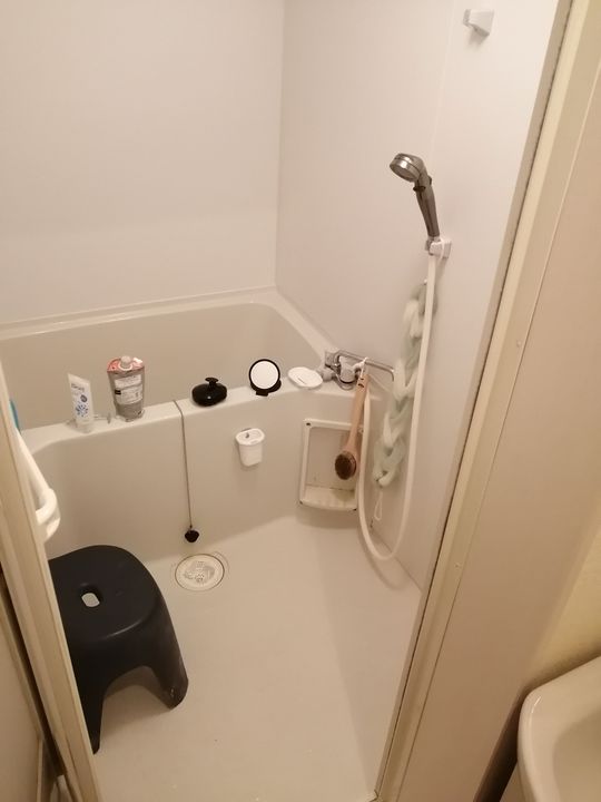 シャワー - 下落合駅徒歩5分 新宿駅行きバスすぐ近く 食洗機 衣類乾燥機あり} - ルームシェアルームメイト