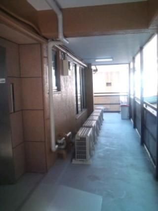 個室 - 新宿で５万円の個室！格安でインターナショナルなシェアメイト！} - ルームシェアルームメイト